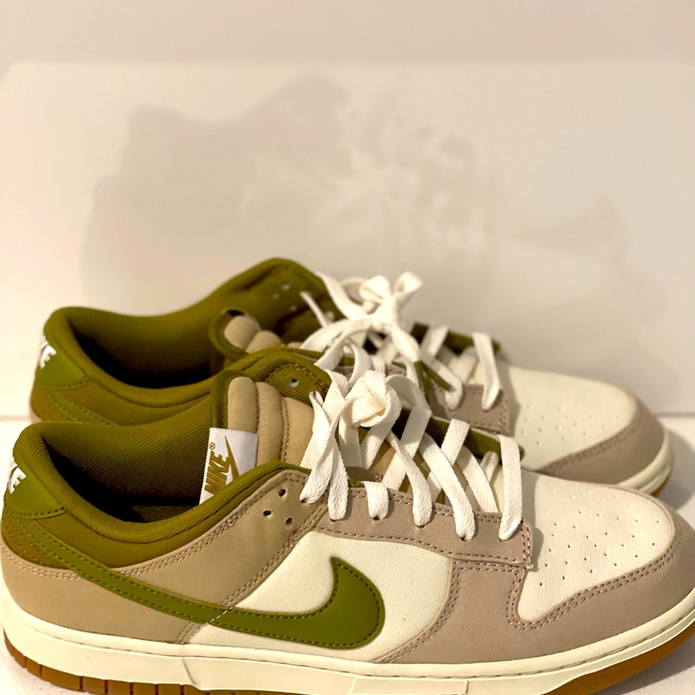 NIKE RETRO Dunks Low. Brand New!